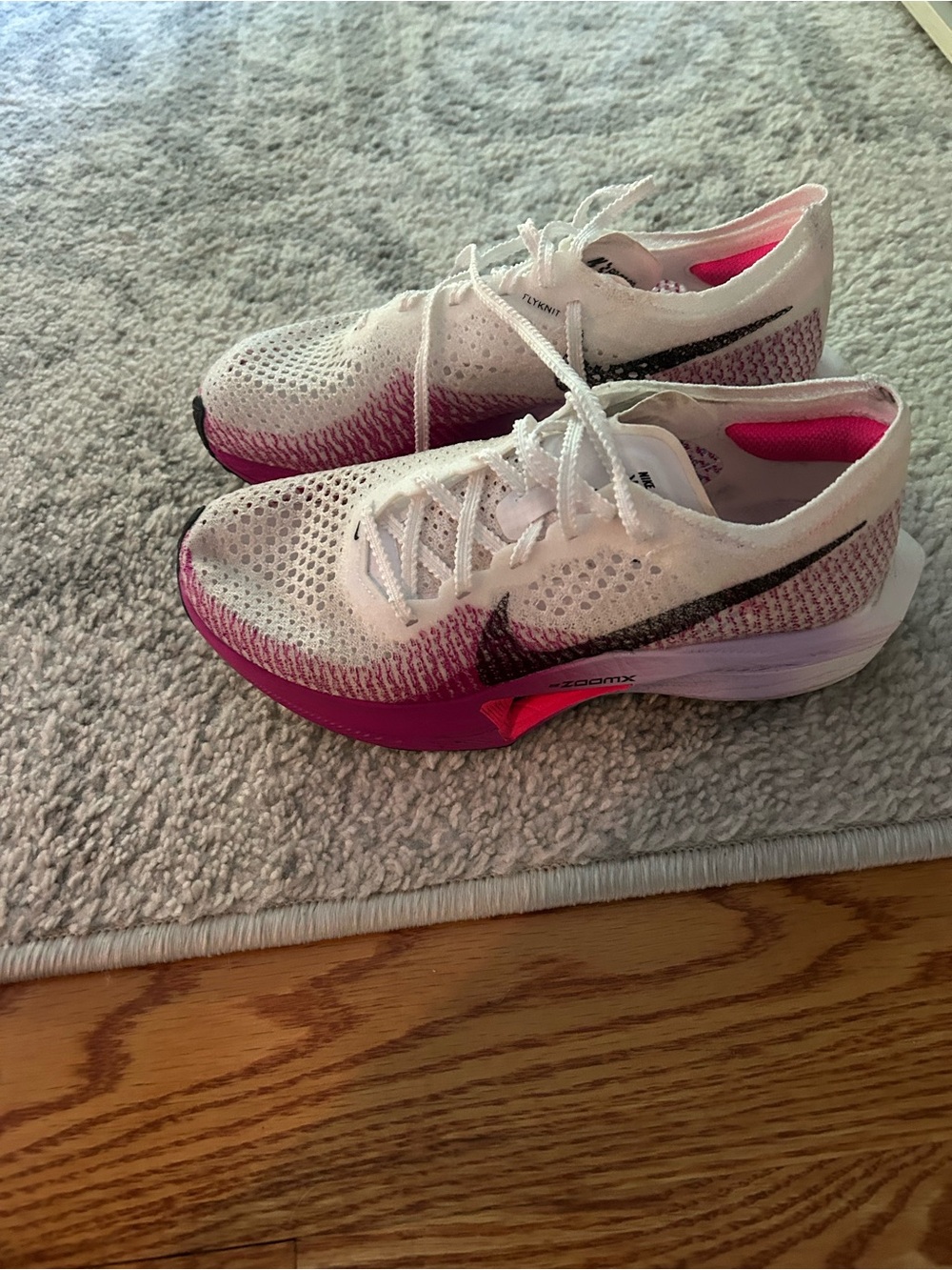 Nike Women’s Vaporfly size 6 Flyknit Trainers - White and Pink